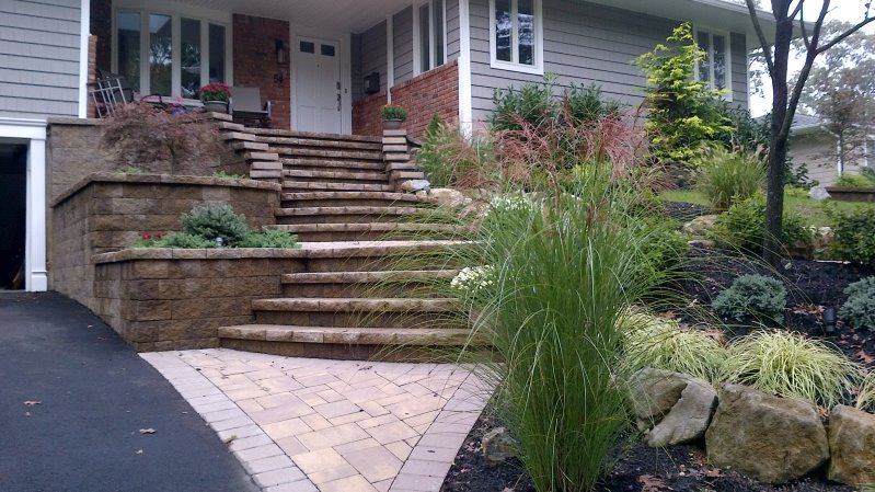 cambridge retaining wall with steps