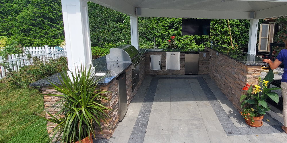 outdoor kitchen under pavilion with tv
