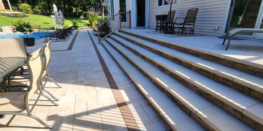 Stoop with steps using raffinato caps